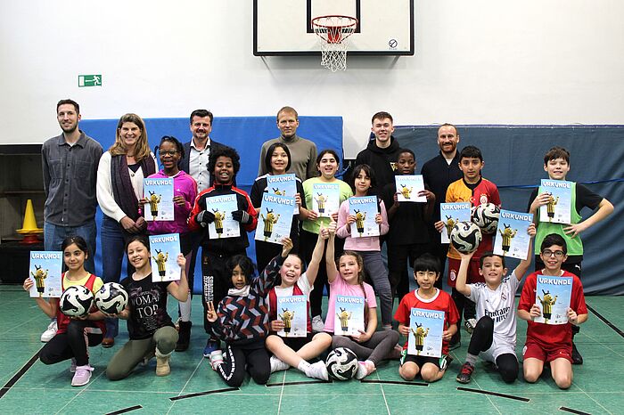 Das Bildungszugabe-Projekt „Alemannia bewegt Schule“ begeisterte Kinder der Aachener Grundschule Beeckstraße. 