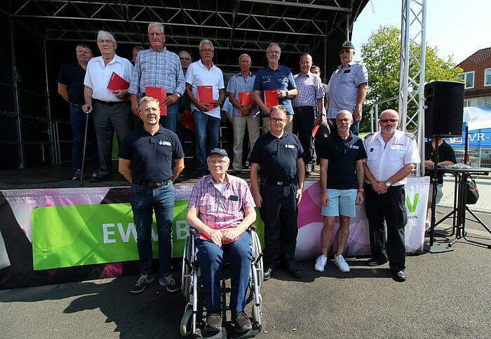 Verdiente Feuerwehrleute: Beim Treffen der Ehrenabteilungen in Baesweiler wurden zahlreiche Jubilare ausgezeichnet.