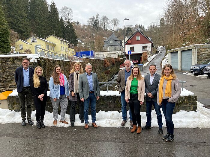 Verantwortliche von StädteRegion, Wasserverband und RWTH sowie der Kommunen Simmerath und Monschau tauschten sich zum Hochwasserschutz der oberen Rur aus.