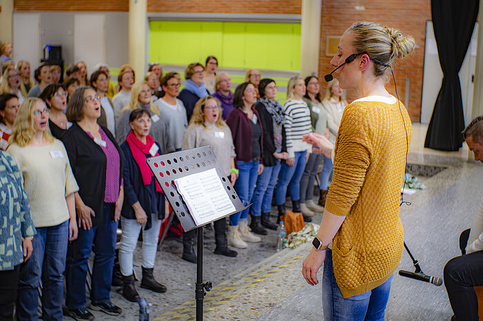 Der Chor Tonakrobaten beim Singen 